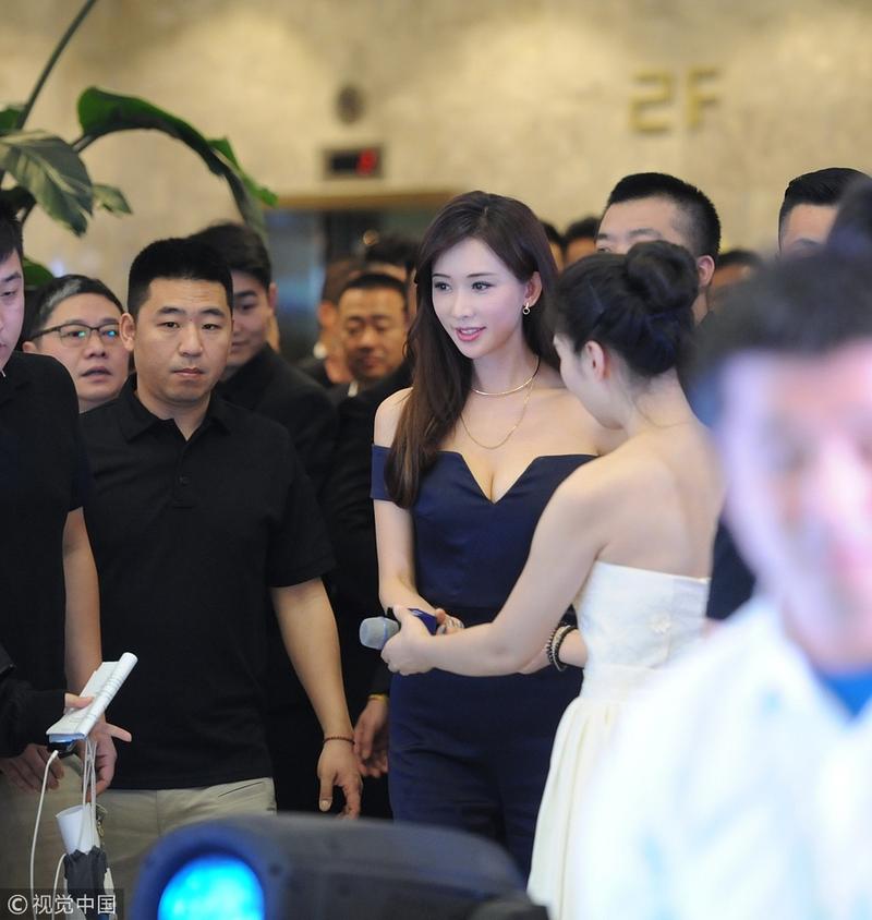 林志玲现身东莞啦！看看现场是什么样子吧！